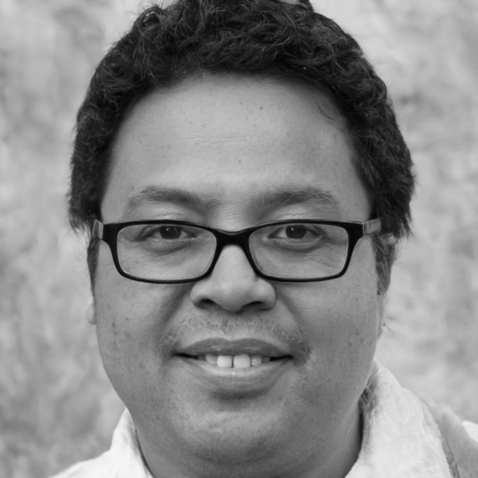 Instructor de finanzas Carlos Mendoza